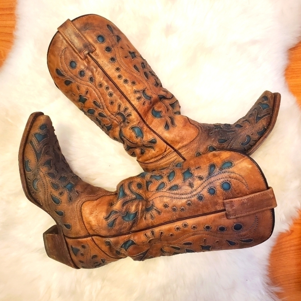 CORRAL Laser Eched Leather Cowboy Boots sz. 6.5
